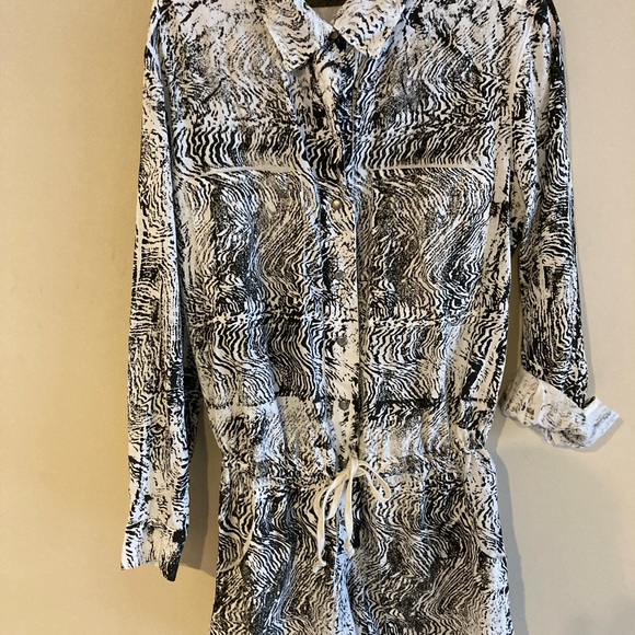 100% French linen Enzo Costa hand printed and dyed romper. - Picture 2 of 11